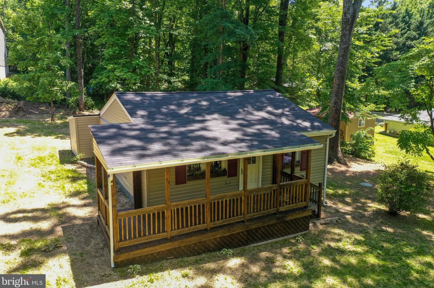 252 Blueberry Ln, Harpers Ferry, WV 25425