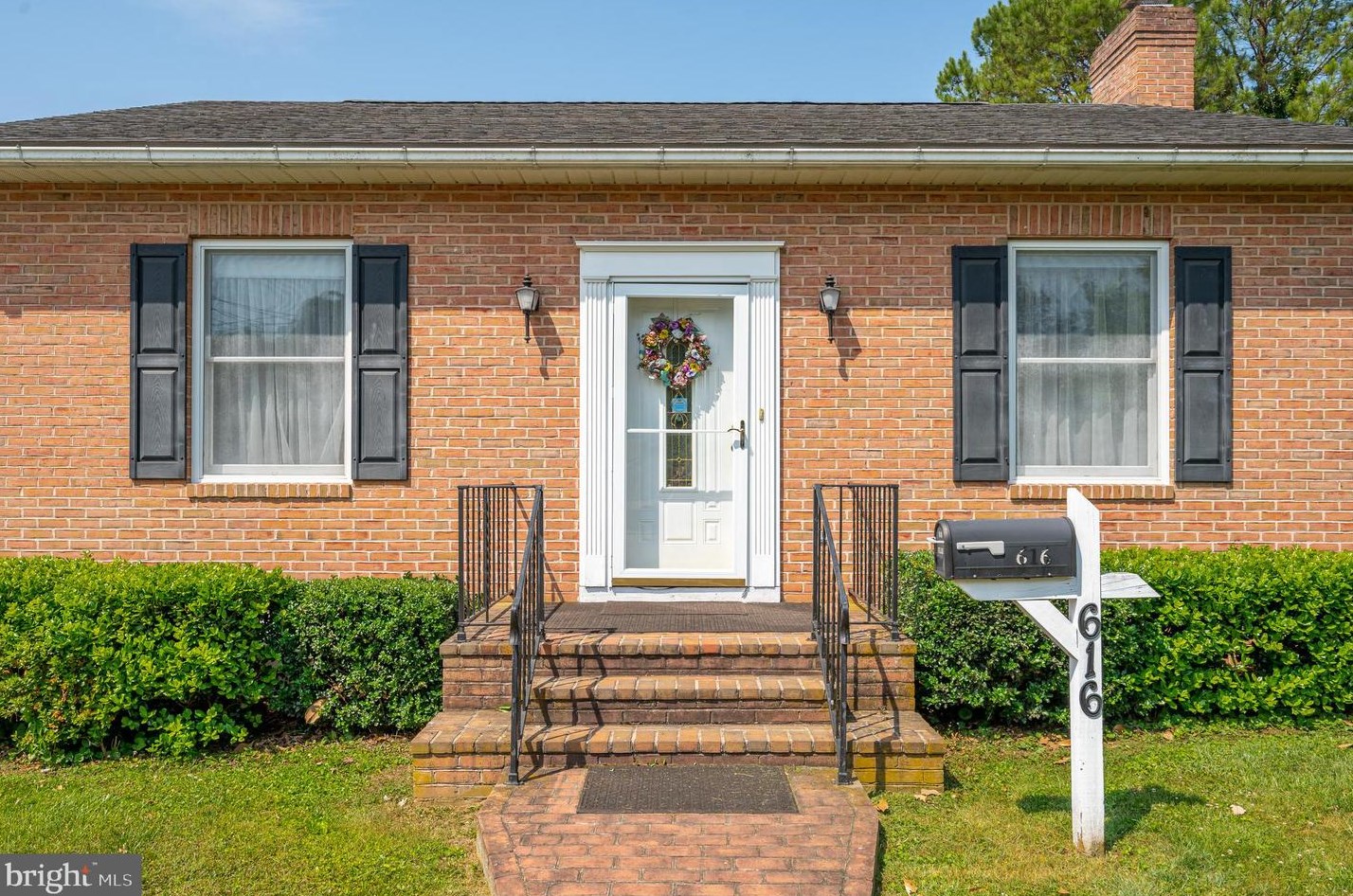 616 Seminary St, Charles Town WV  25414-1447 exterior