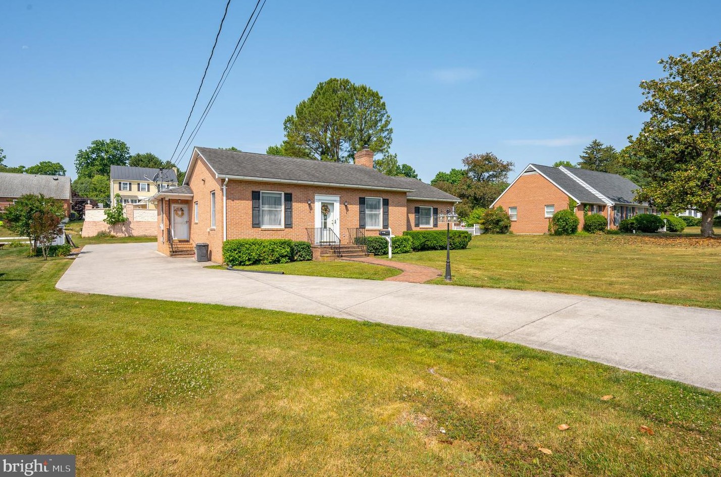 616 Seminary St, Charles Town WV  25414-1447 exterior