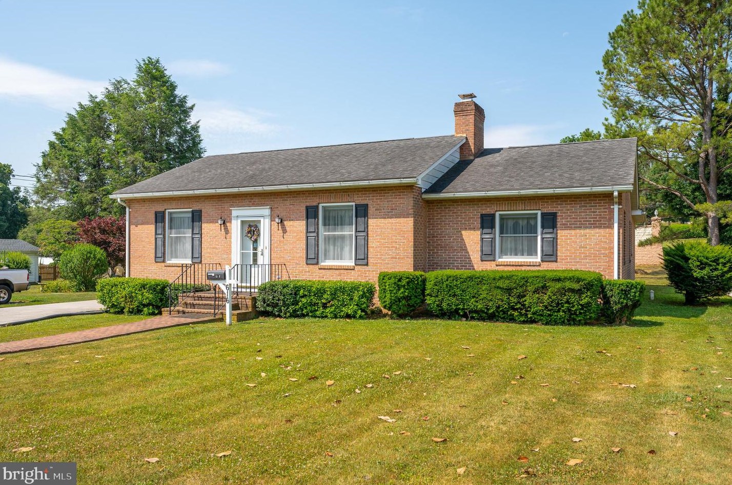 616 Seminary St, Charles Town WV  25414-1447 exterior