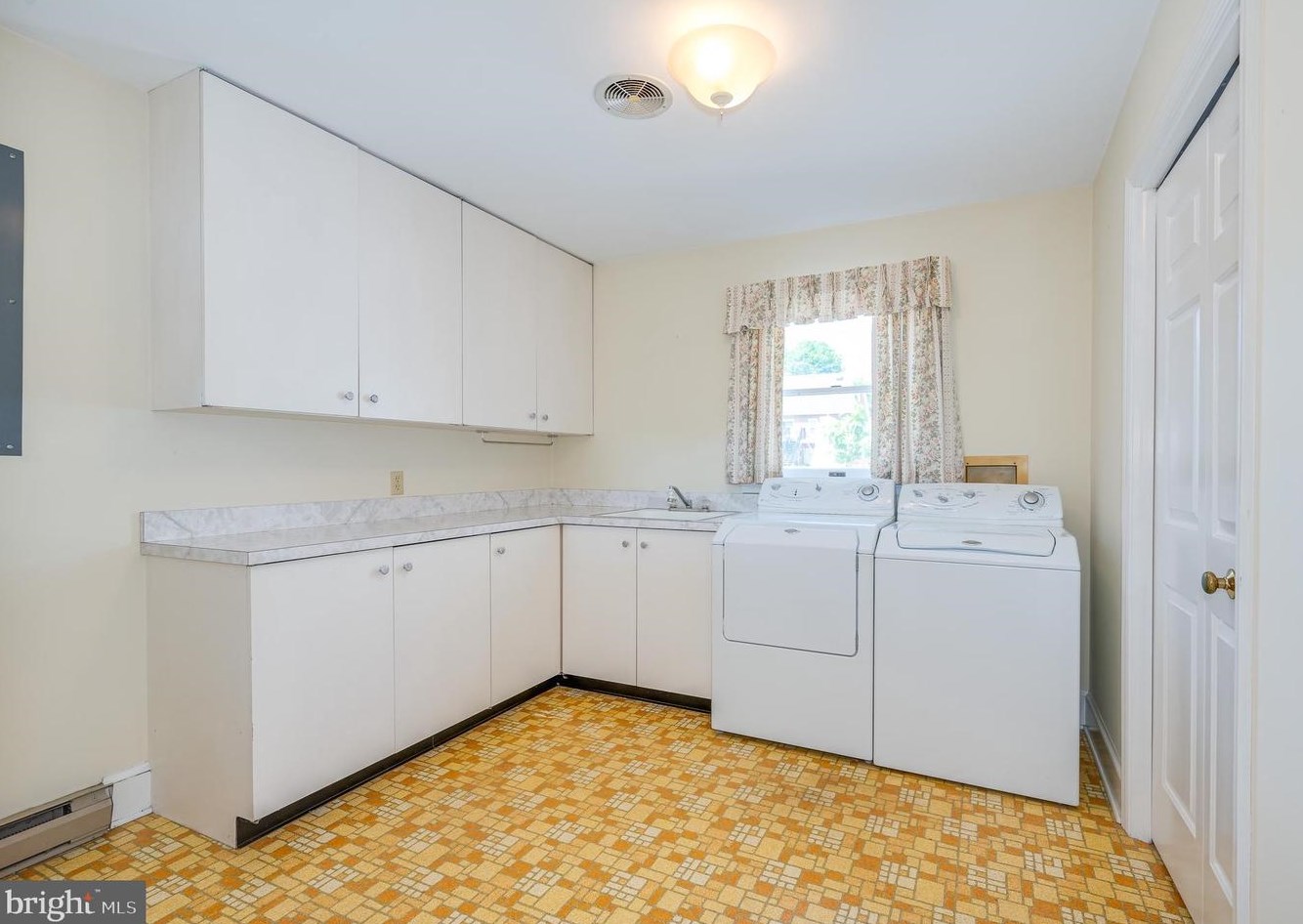 616 Seminary St, Charles Town WV  25414-1447 exterior