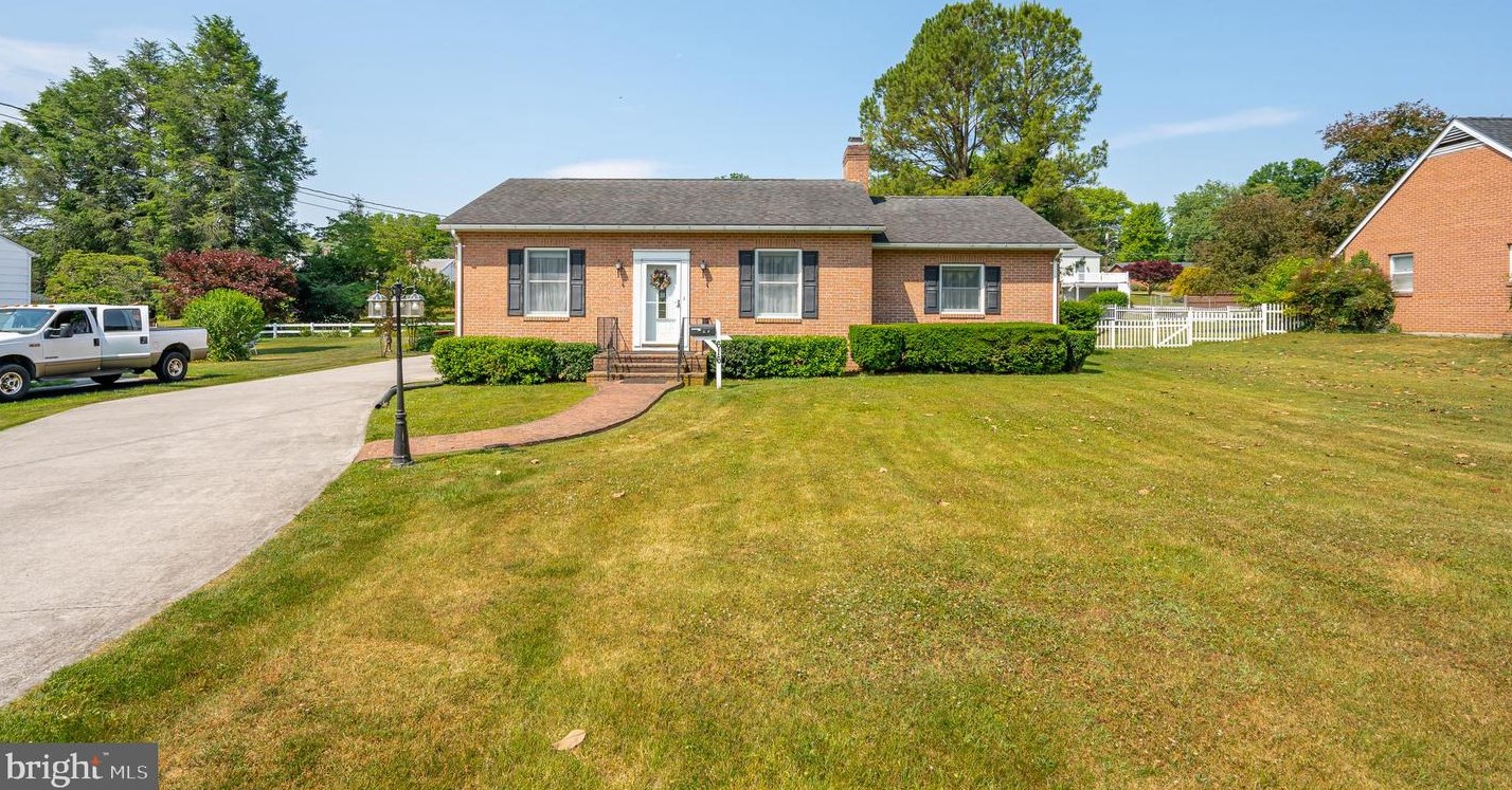 616 Seminary St, Charles Town WV  25414-1447 exterior