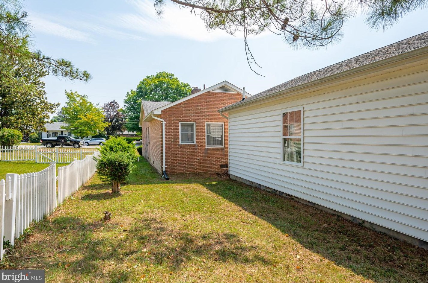 616 Seminary St, Charles Town WV  25414-1447 exterior