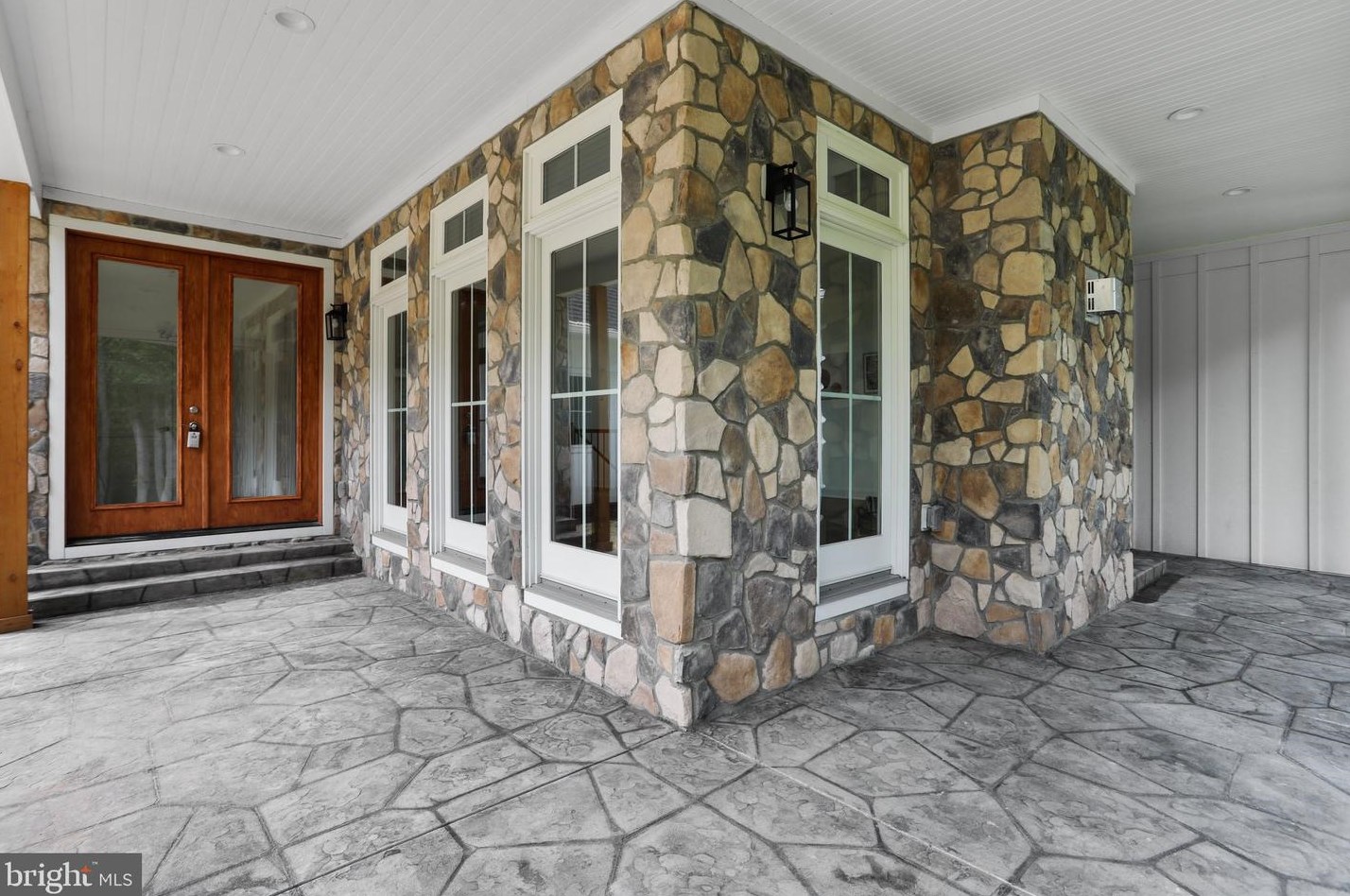 73 Quail Woods Dr, Shepherdstown, WV 25443