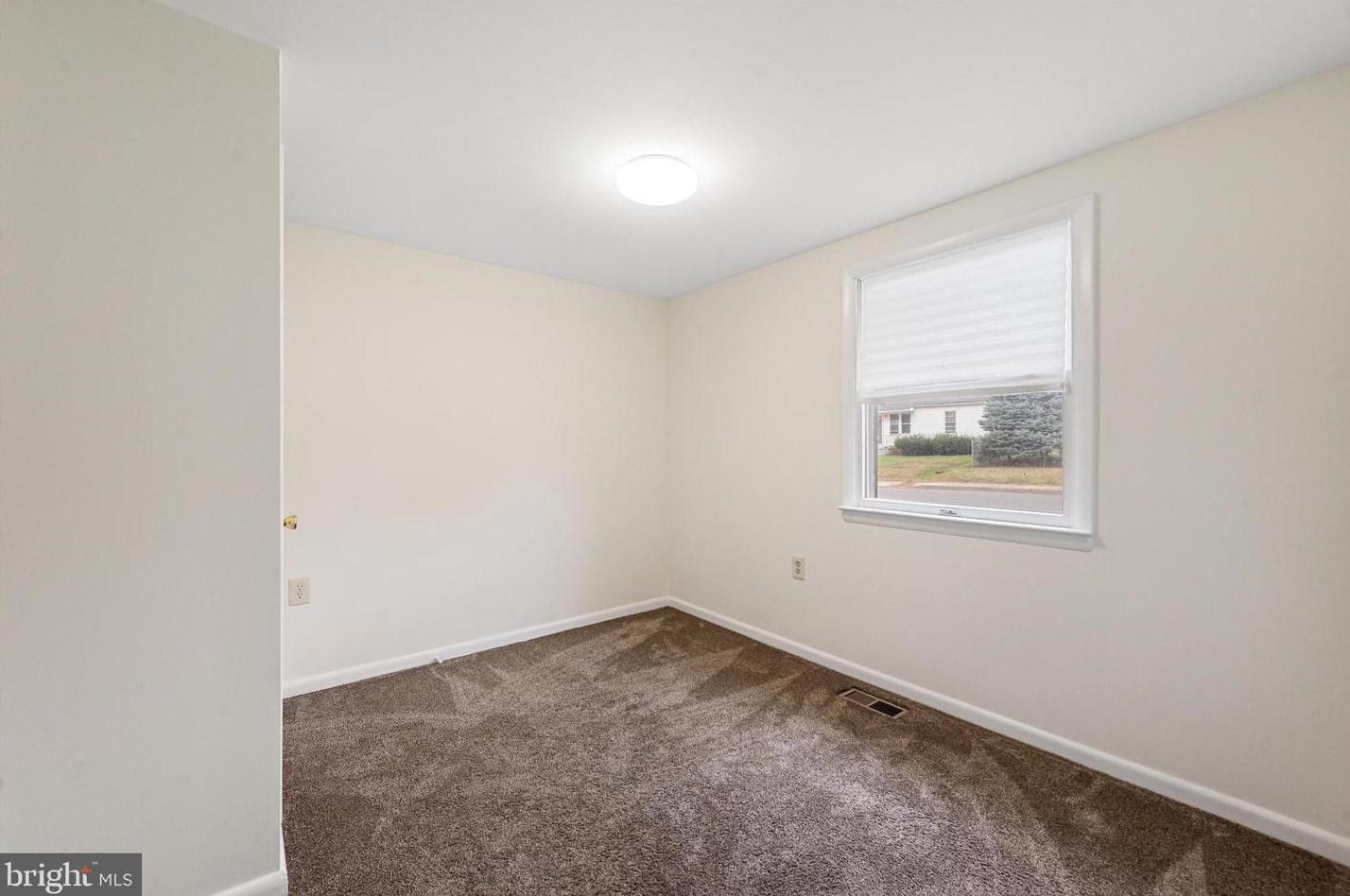218 4th Ave, Ranson WV  25438-1618 exterior