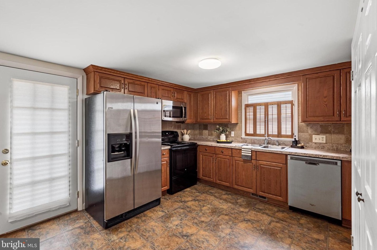 218 4th Ave, Ranson WV  25438-1618 exterior