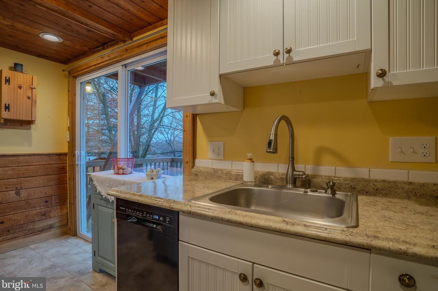 212 River Valley View Dr, Harpers Ferry WV  25425-5061 exterior