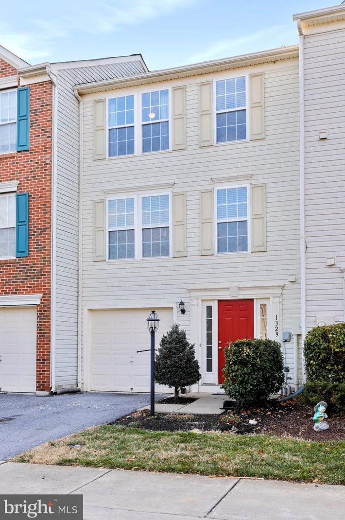 1329 Steed St, Ranson WV  25438-5709 exterior