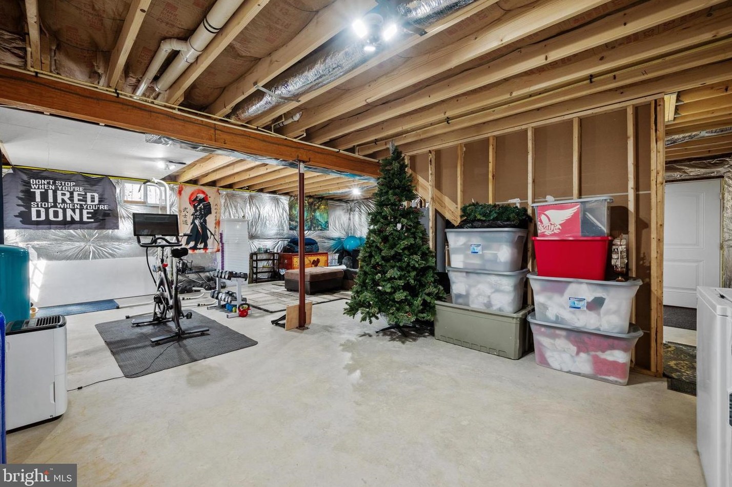 960 Rolling Ln, Harpers Ferry WV 25425-4550 exterior