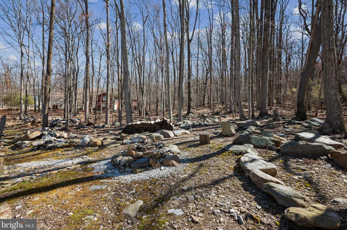 960 Rolling Ln, Harpers Ferry WV 25425-4550 exterior