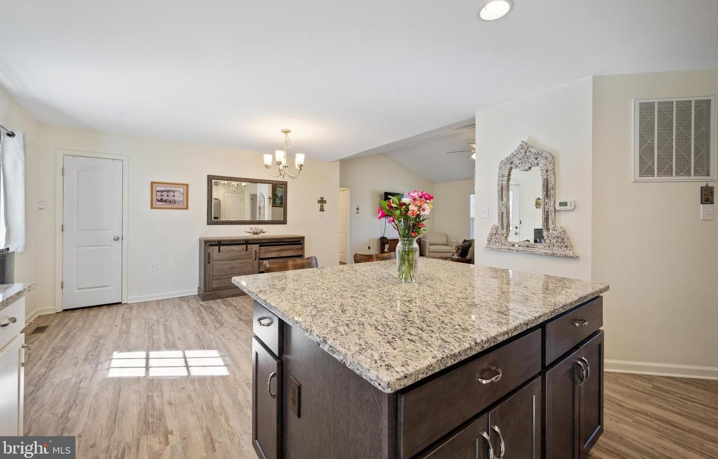 960 Rolling Ln, Harpers Ferry WV 25425-4550 exterior