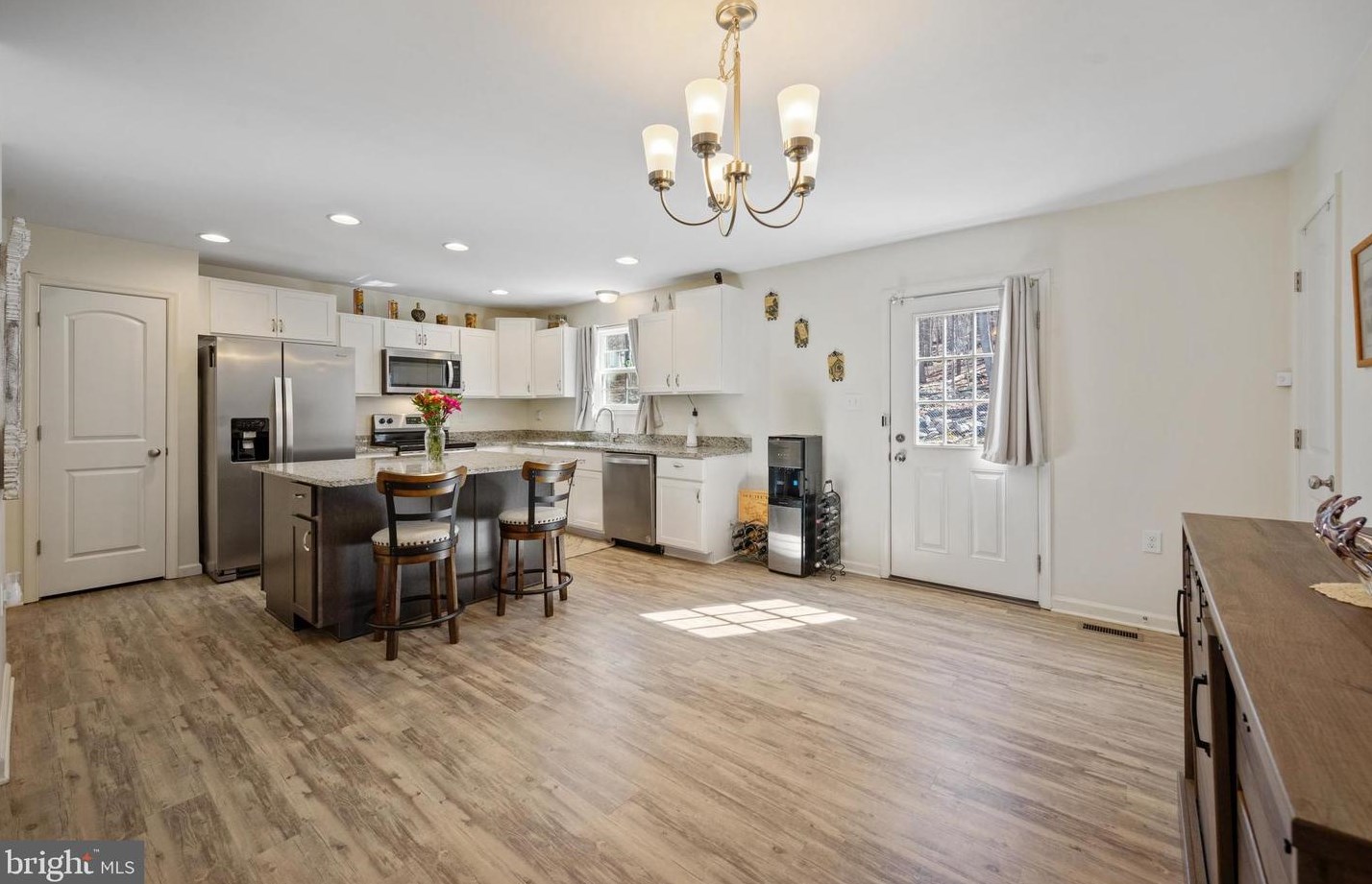 960 Rolling Ln, Harpers Ferry WV 25425-4550 exterior