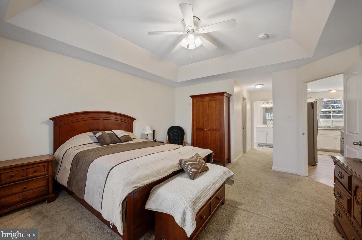 960 Rolling Ln, Harpers Ferry WV 25425-4550 exterior