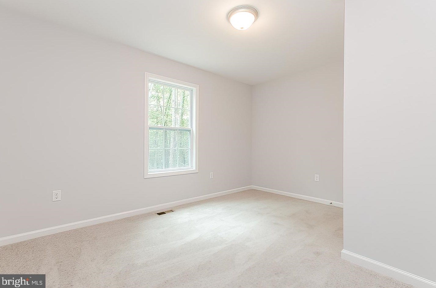 143 Kelly Dr, Harpers Ferry WV 25425-4663 exterior