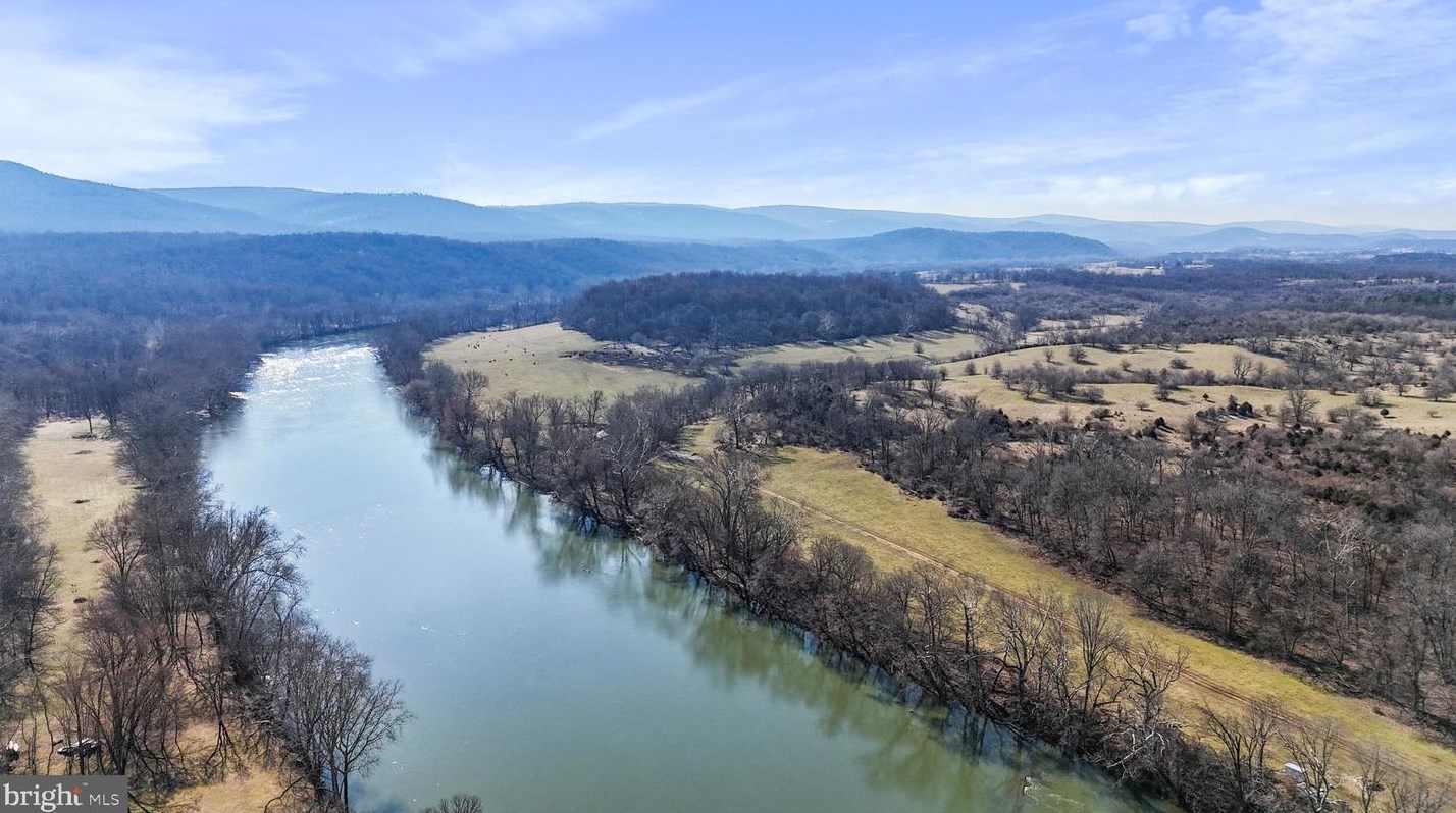 126 Marcum Ln, Harpers Ferry WV  25425-4529 exterior