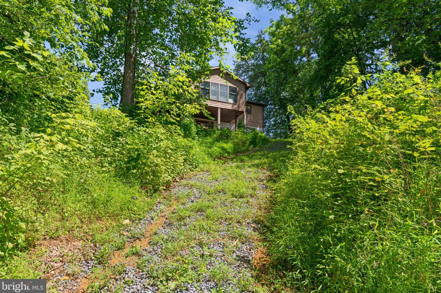 80 Bedford Dr, Charles Town WV  25414-4543 exterior