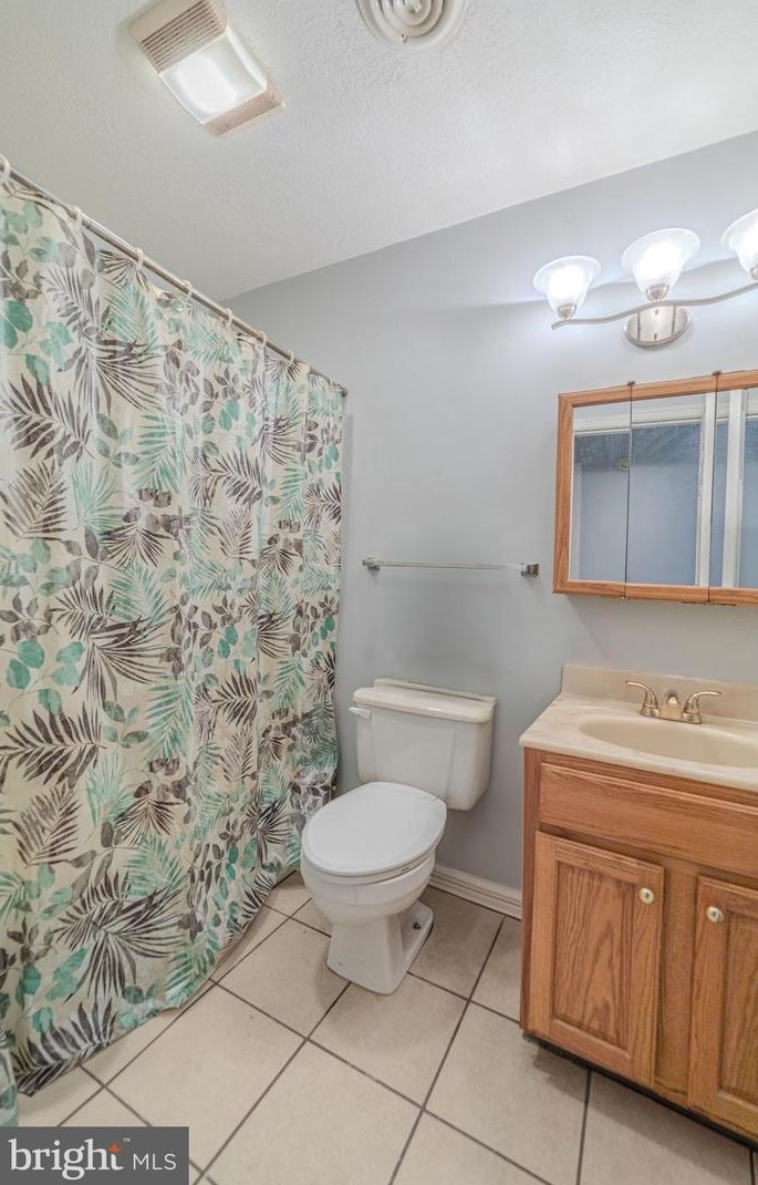 320 Beauregard Blvd, Charles Town WV  25414-4057 exterior
