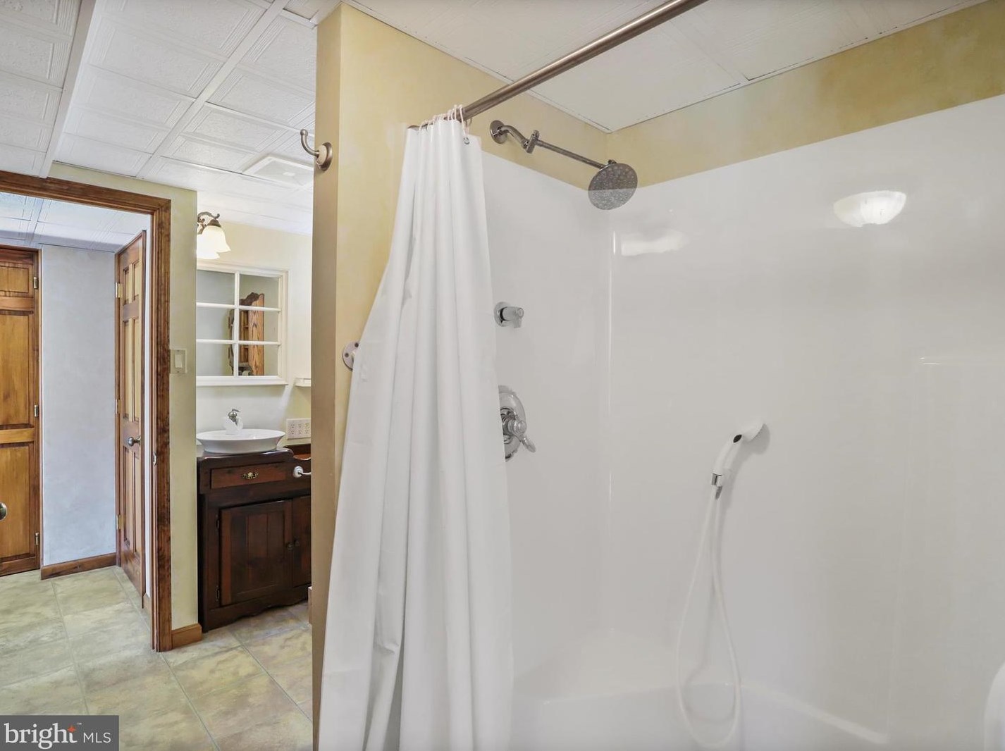 33 Mason Dr, Harpers Ferry WV 25425-4079 exterior