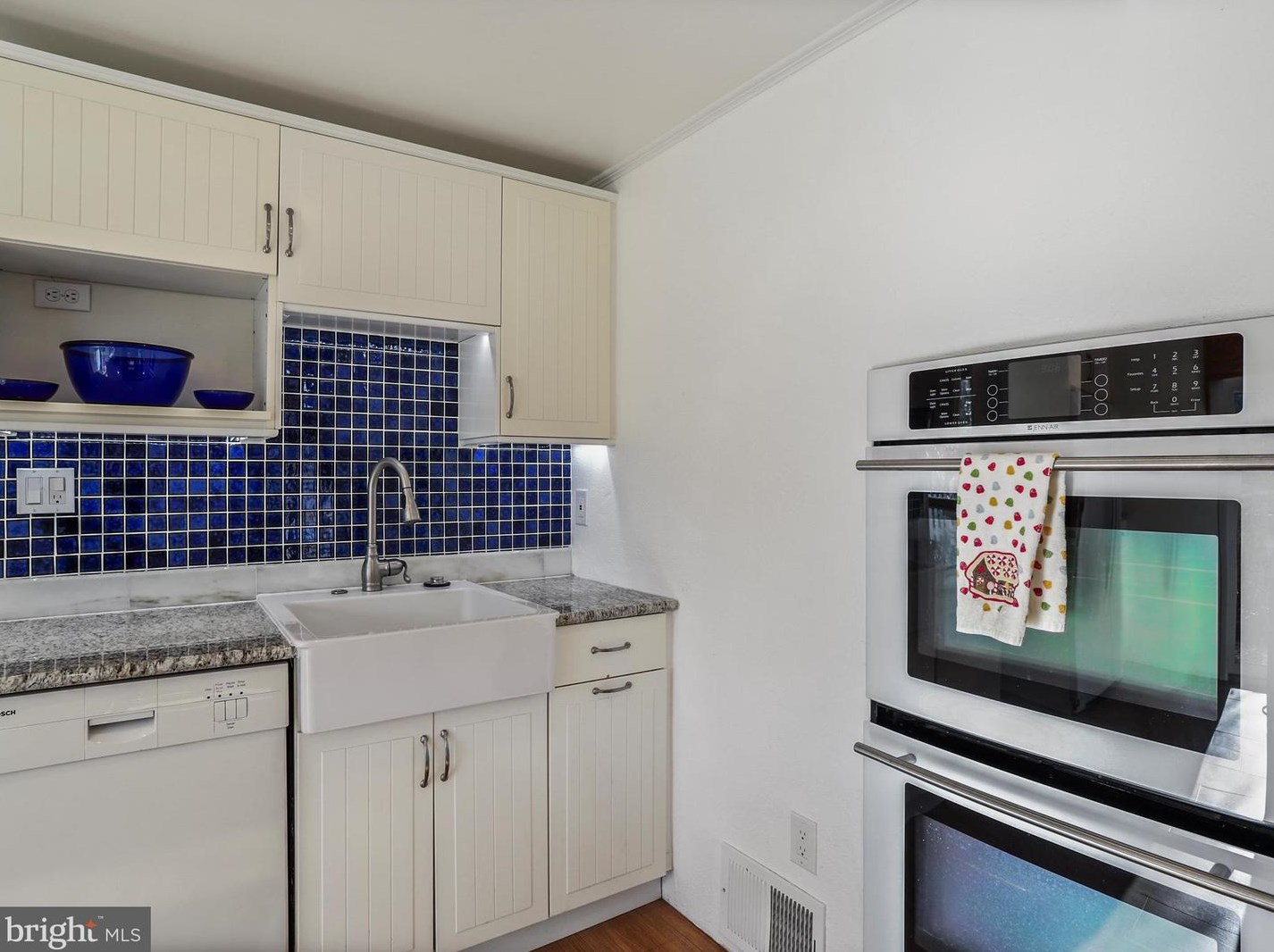 33 Mason Dr, Harpers Ferry WV 25425-4079 exterior