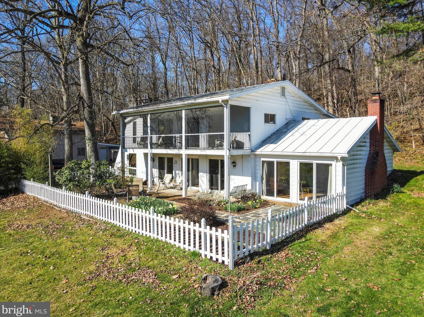 33 Mason Dr, Harpers Ferry WV 25425-4079 exterior