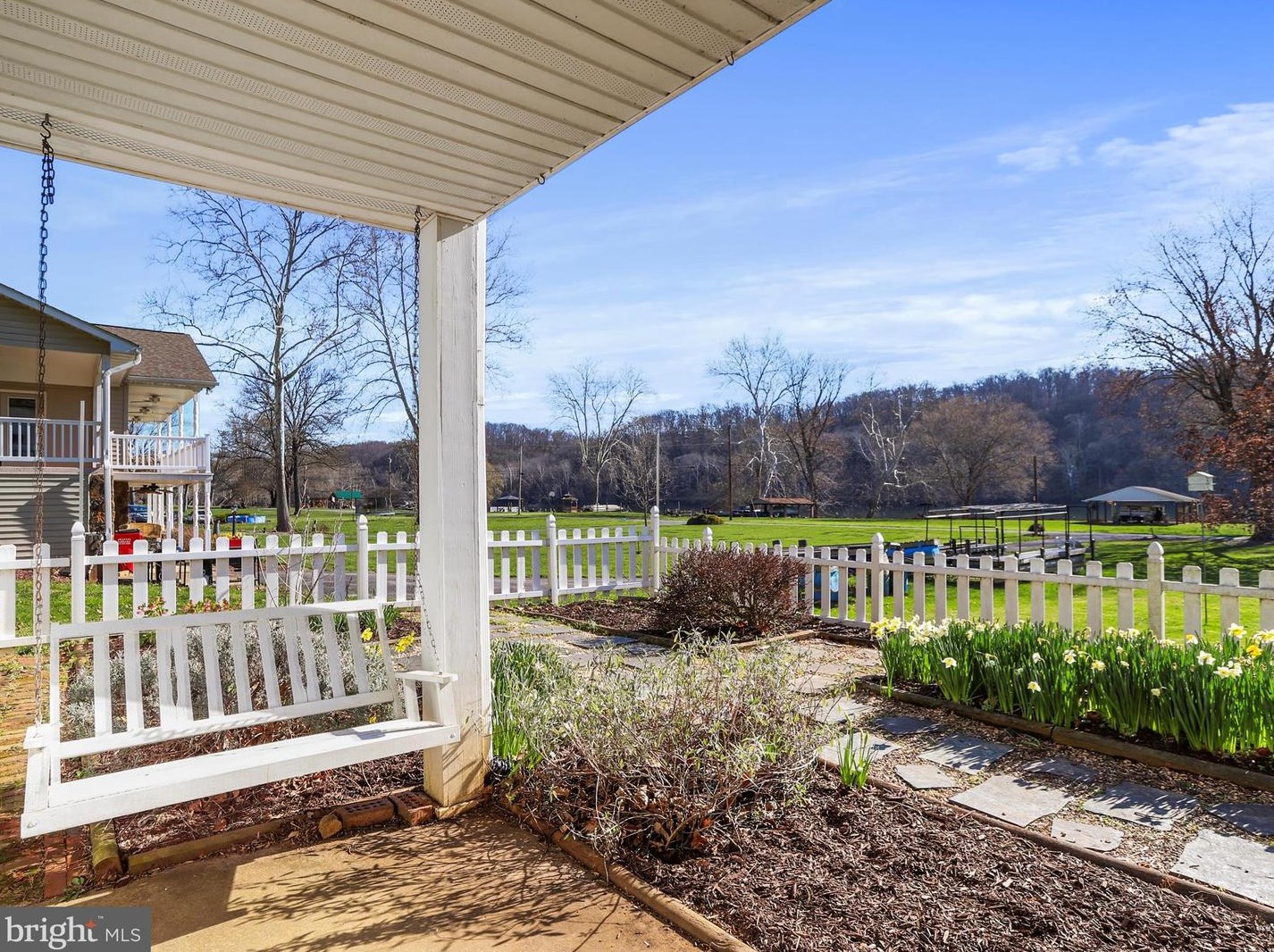 33 Mason Dr, Harpers Ferry WV 25425-4079 exterior