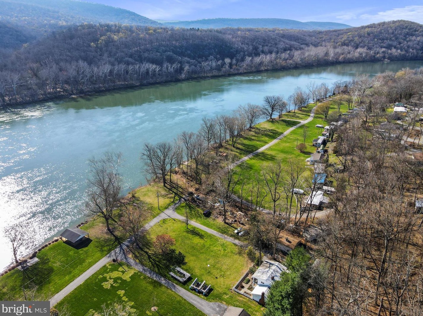 33 Mason Dr, Harpers Ferry WV 25425-4079 exterior