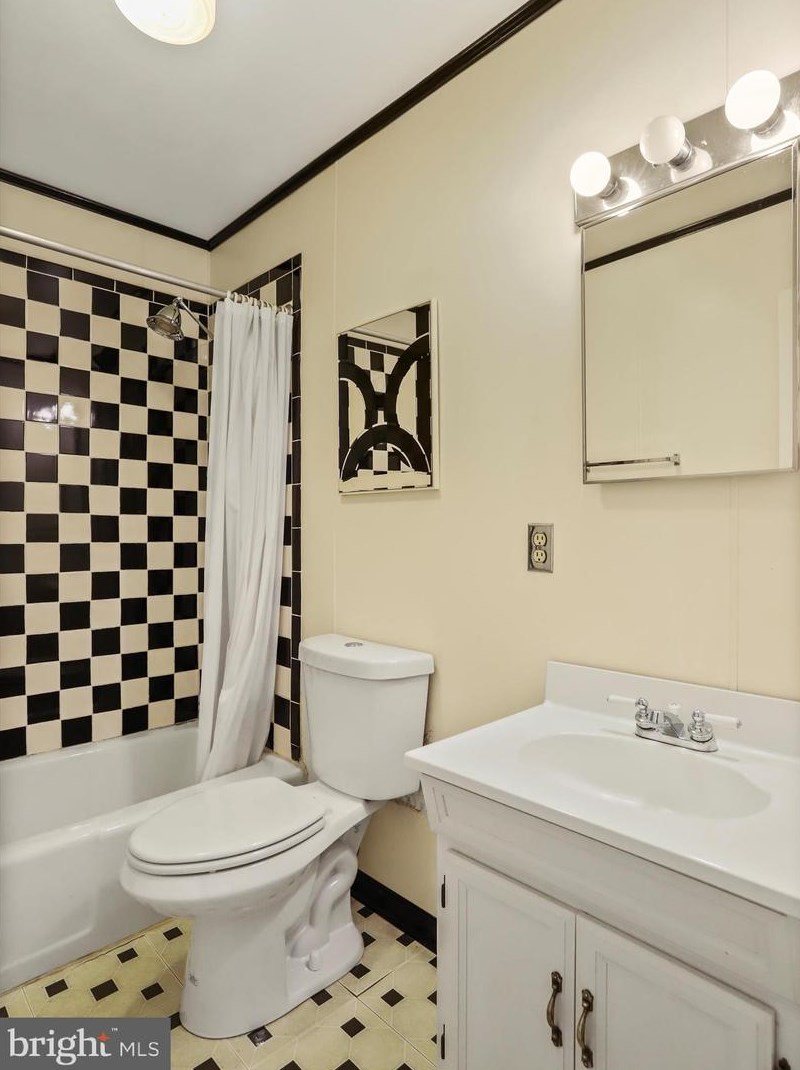 33 Mason Dr, Harpers Ferry WV 25425-4079 exterior