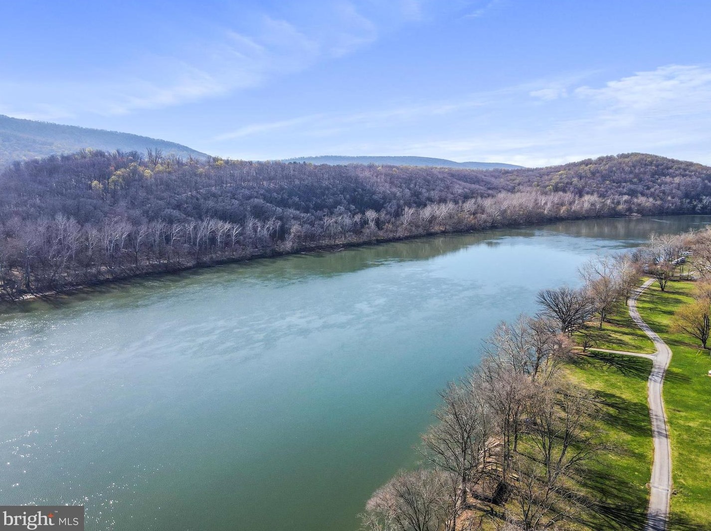 33 Mason Dr, Harpers Ferry WV 25425-4079 exterior