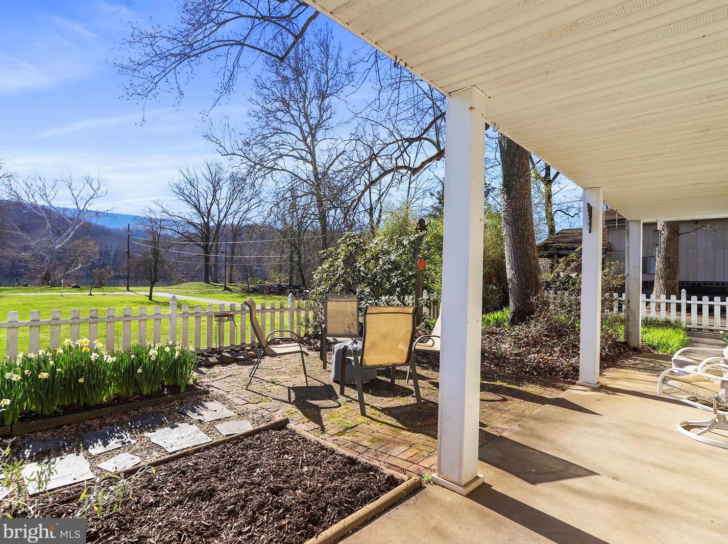 33 Mason Dr, Harpers Ferry WV 25425-4079 exterior