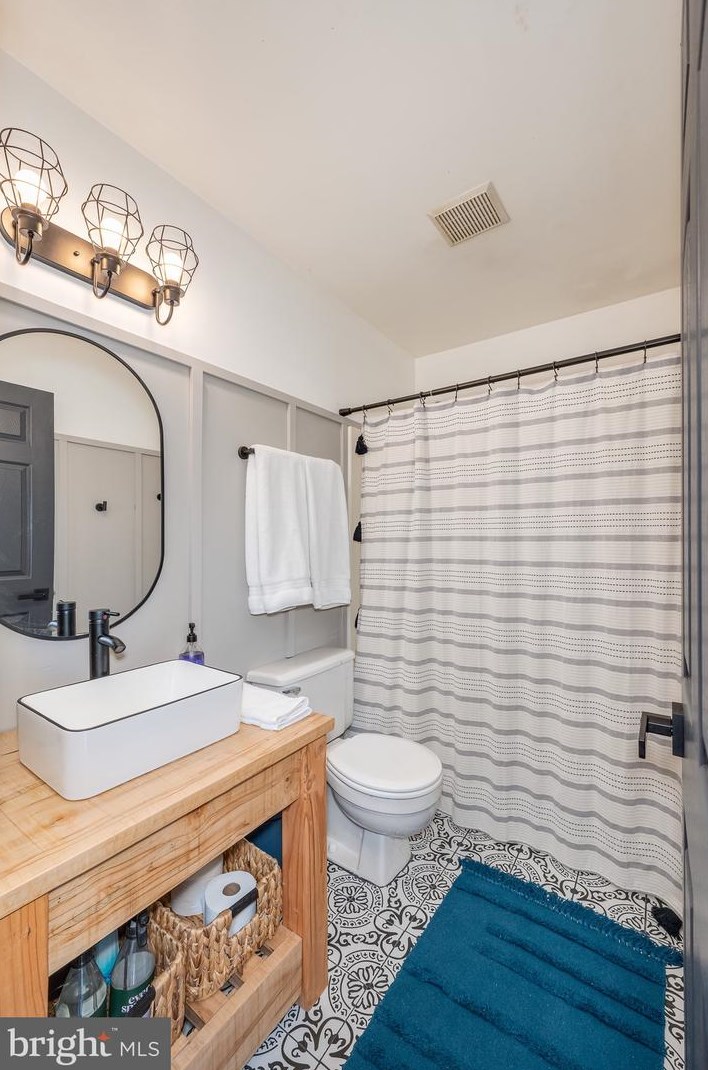 856 Skyline Trl, Harpers Ferry WV  25425-5576 exterior