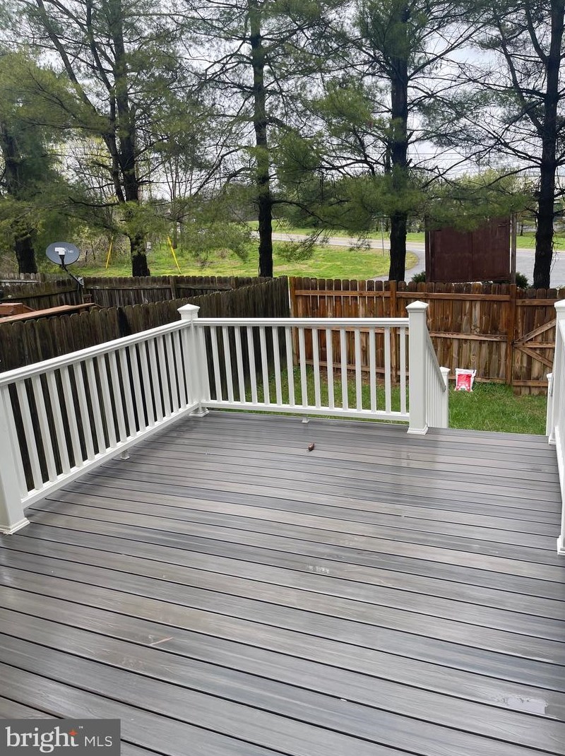 19 Swallow Ct, Charles Town WV  25414-4883 exterior