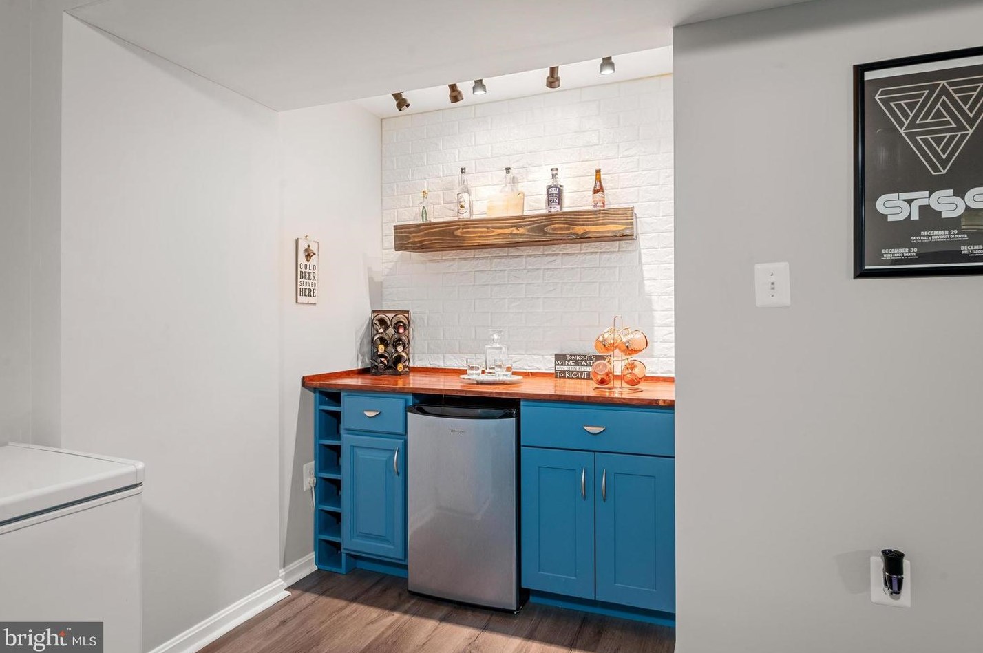 187 Colonial Dr, Charles Town WV  25414-4498 exterior