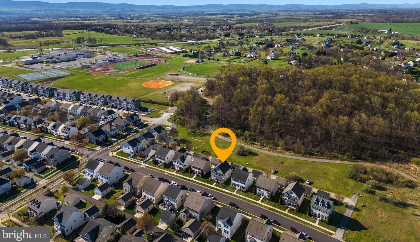 187 Colonial Dr, Charles Town WV  25414-4498 exterior