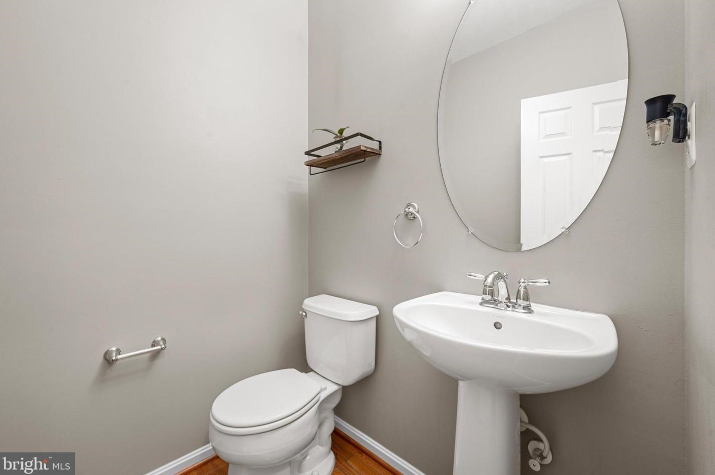 187 Colonial Dr, Charles Town WV  25414-4498 exterior