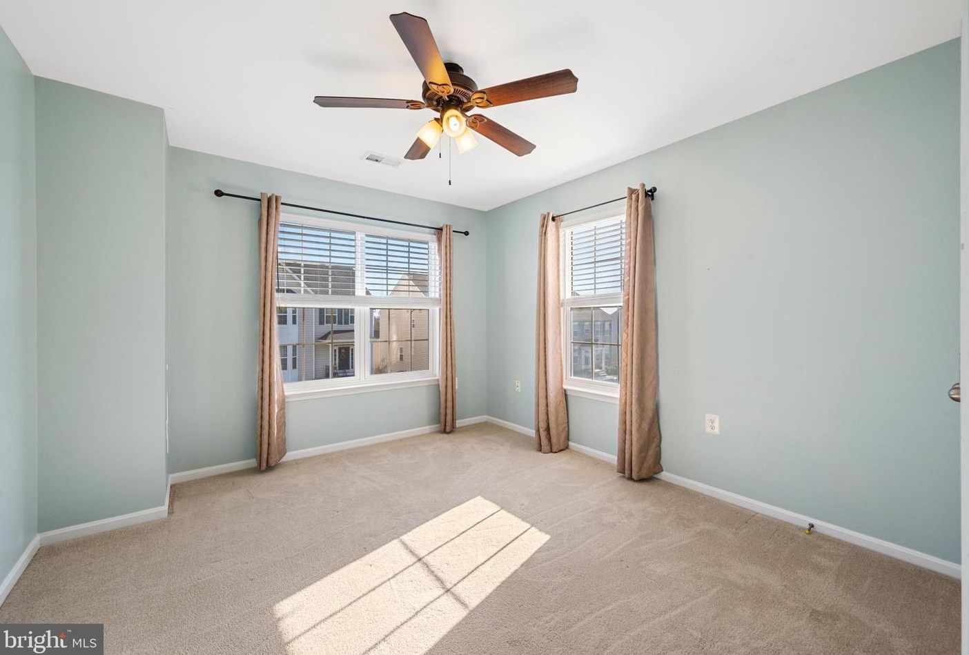 187 Colonial Dr, Charles Town WV  25414-4498 exterior