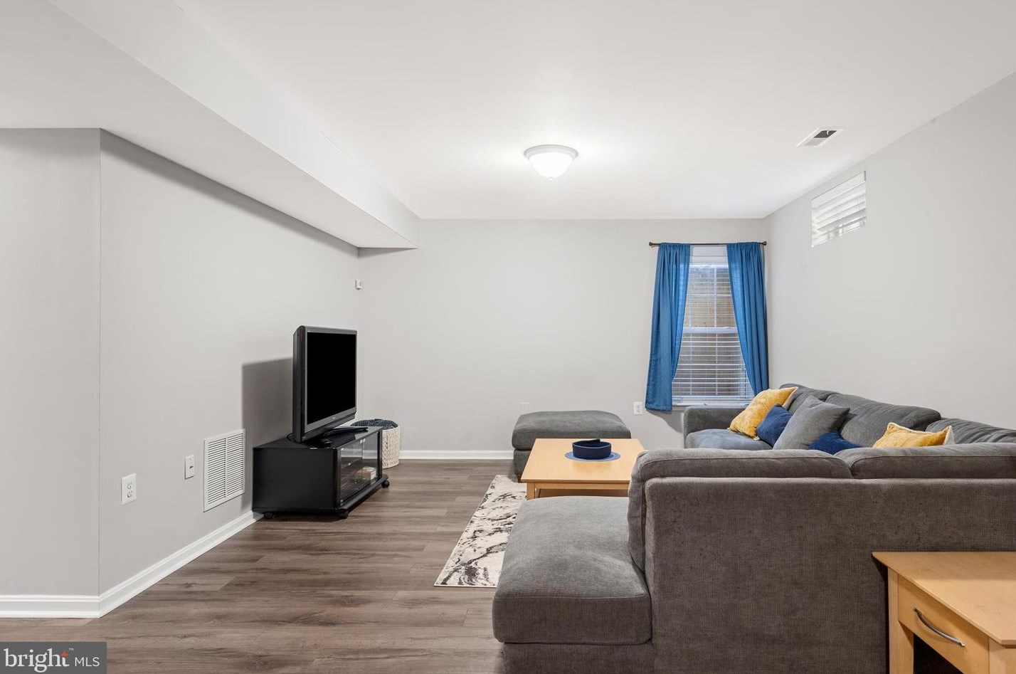 187 Colonial Dr, Charles Town WV  25414-4498 exterior