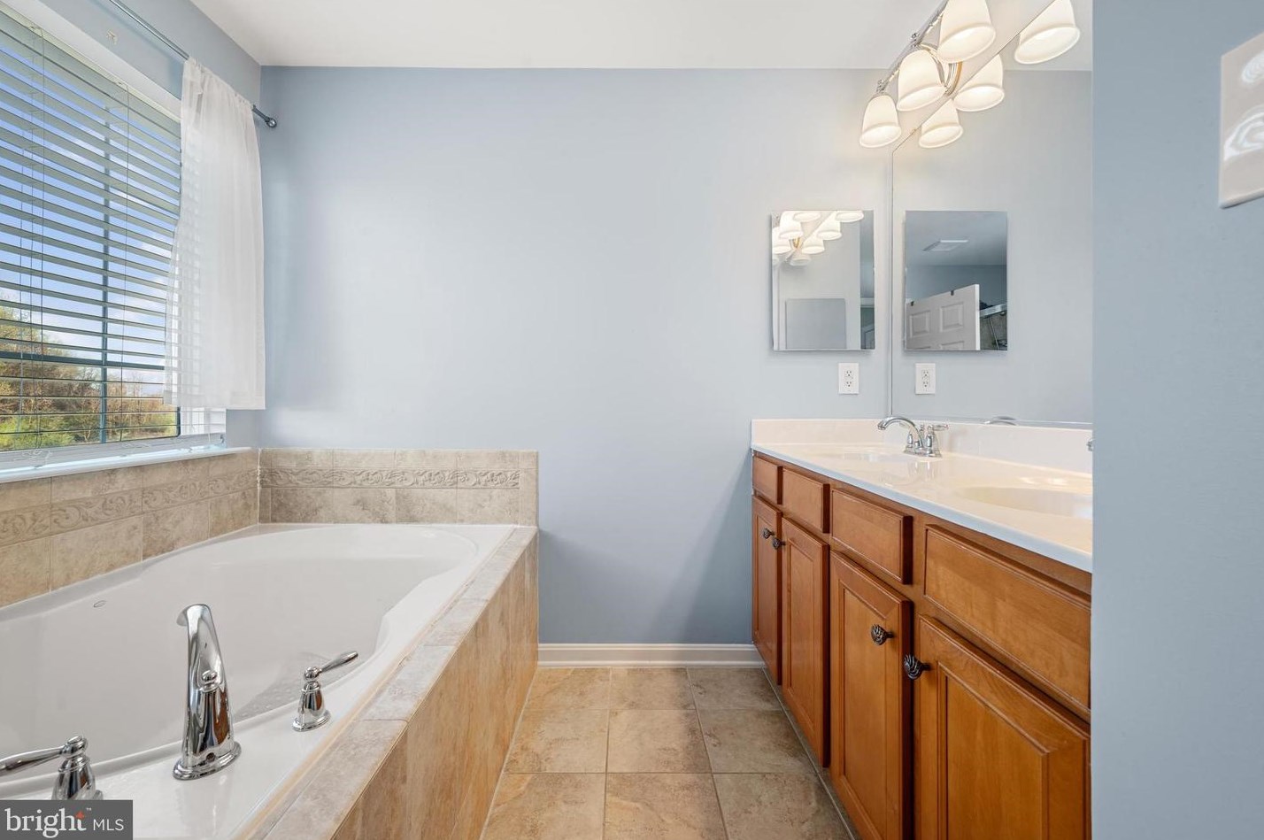 187 Colonial Dr, Charles Town WV  25414-4498 exterior