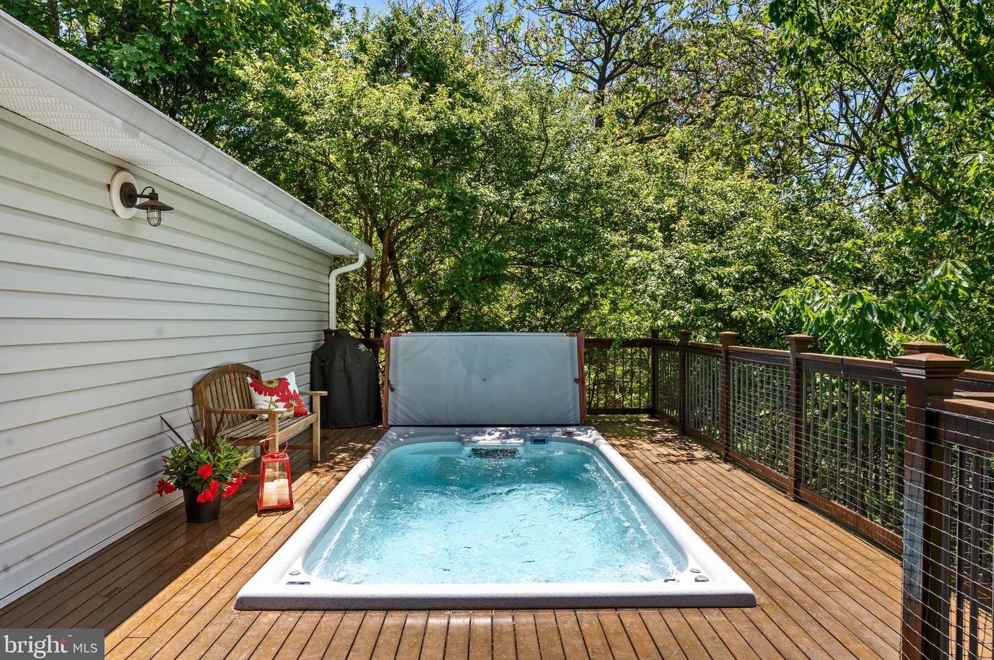 137 Moonridge Ln, Harpers Ferry WV  25425-6237 exterior