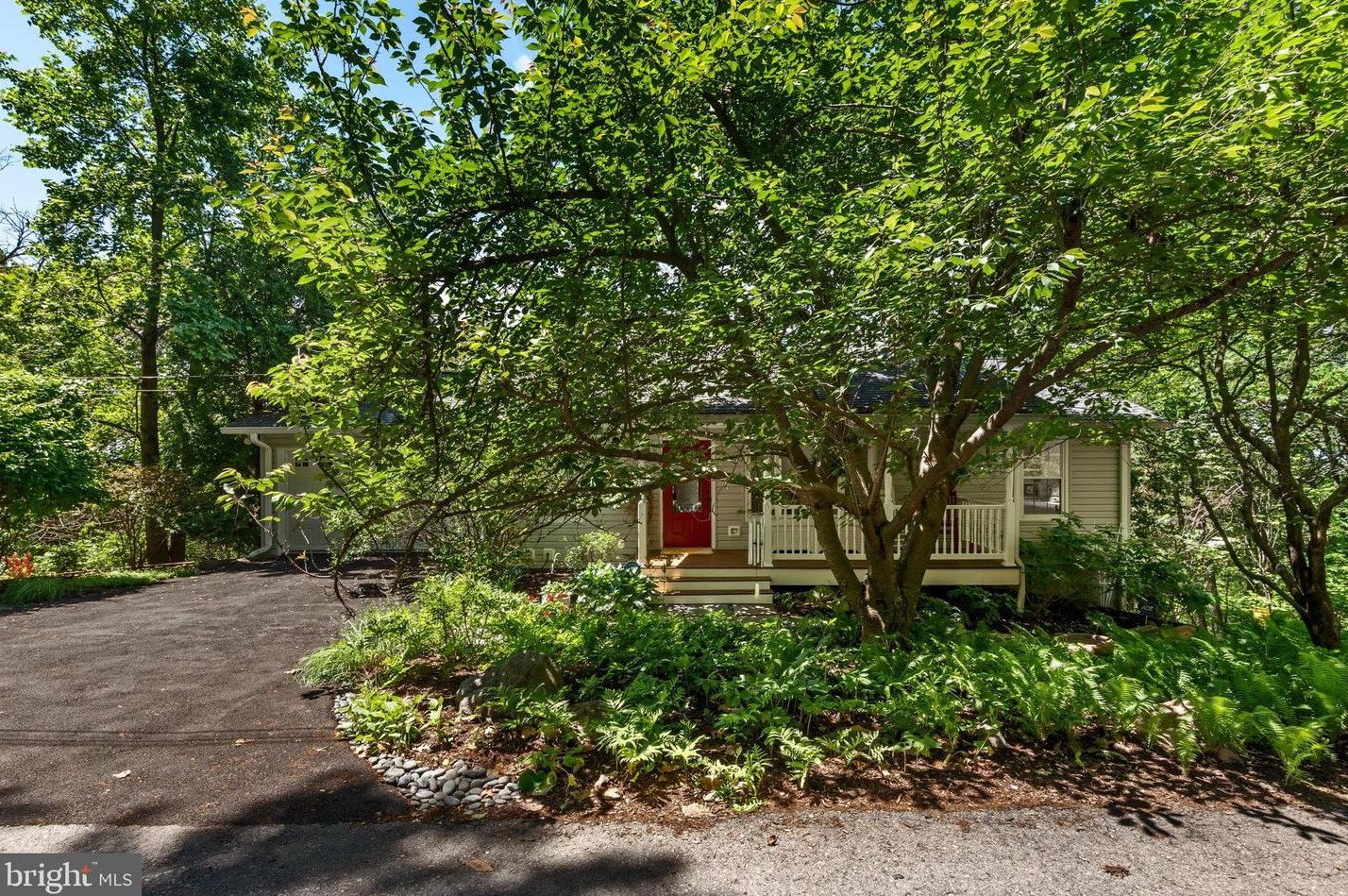 137 Moonridge Ln, Harpers Ferry WV  25425-6237 exterior