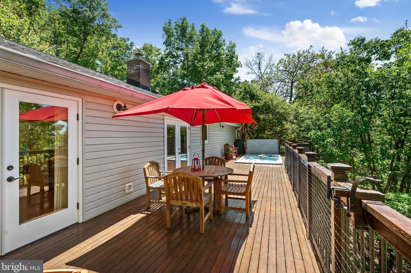 137 Moonridge Ln, Harpers Ferry WV  25425-6237 exterior