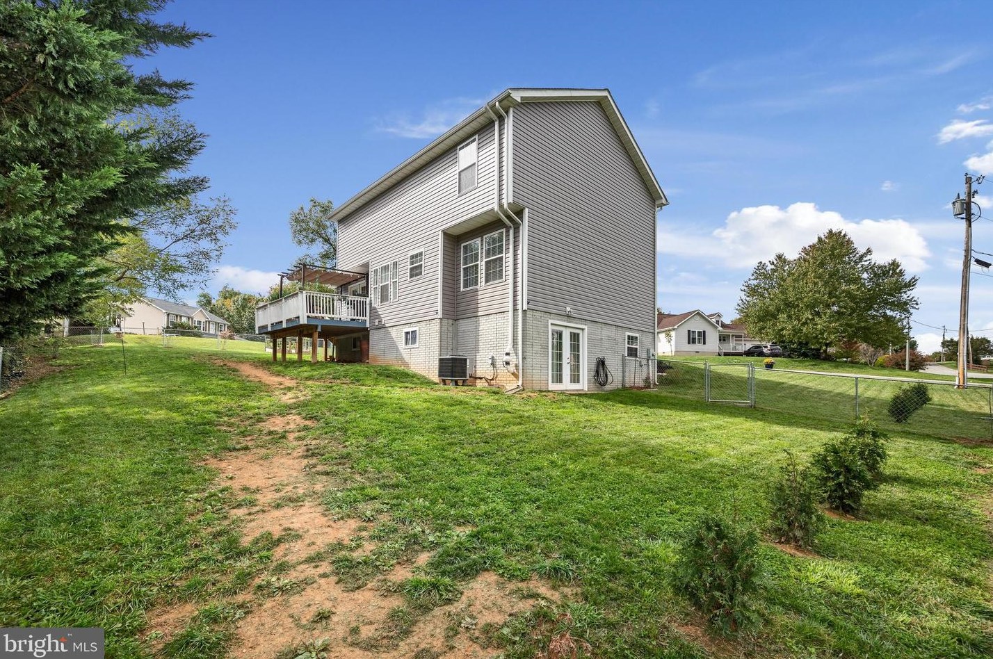 15 Lee Brown Cir, Charles Town WV 25414-4505 exterior