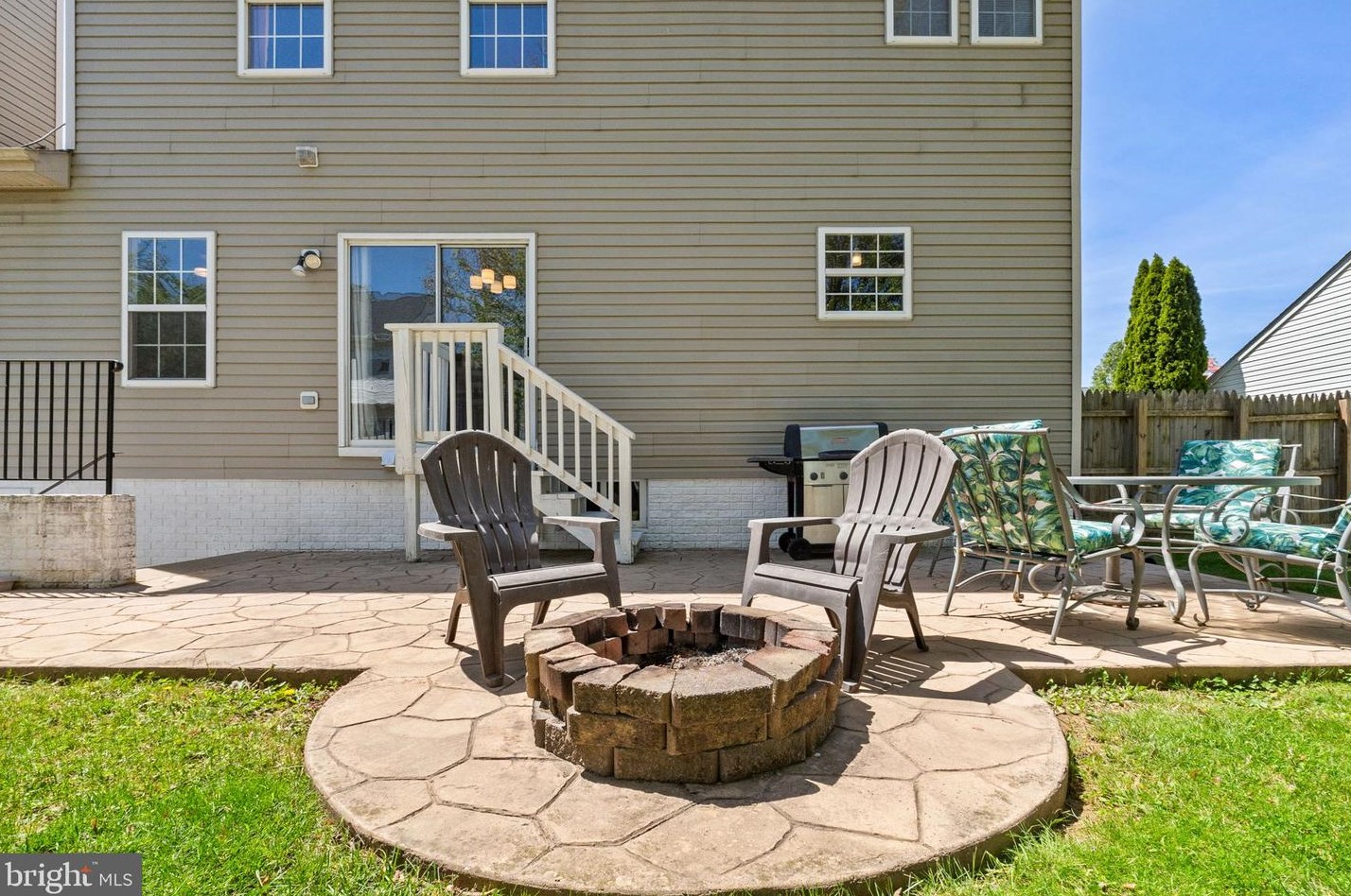 57 Southwinds Dr, Charles Town WV  25414-3976 exterior