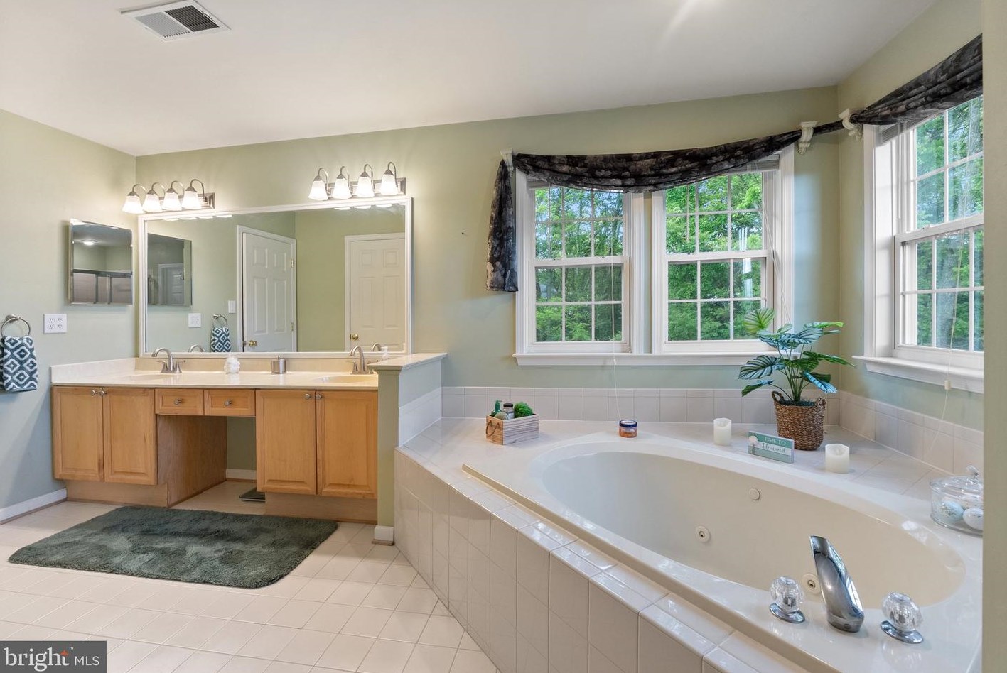 311 Spyglass Hl Dr, Charles Town WV  25414-3989 exterior