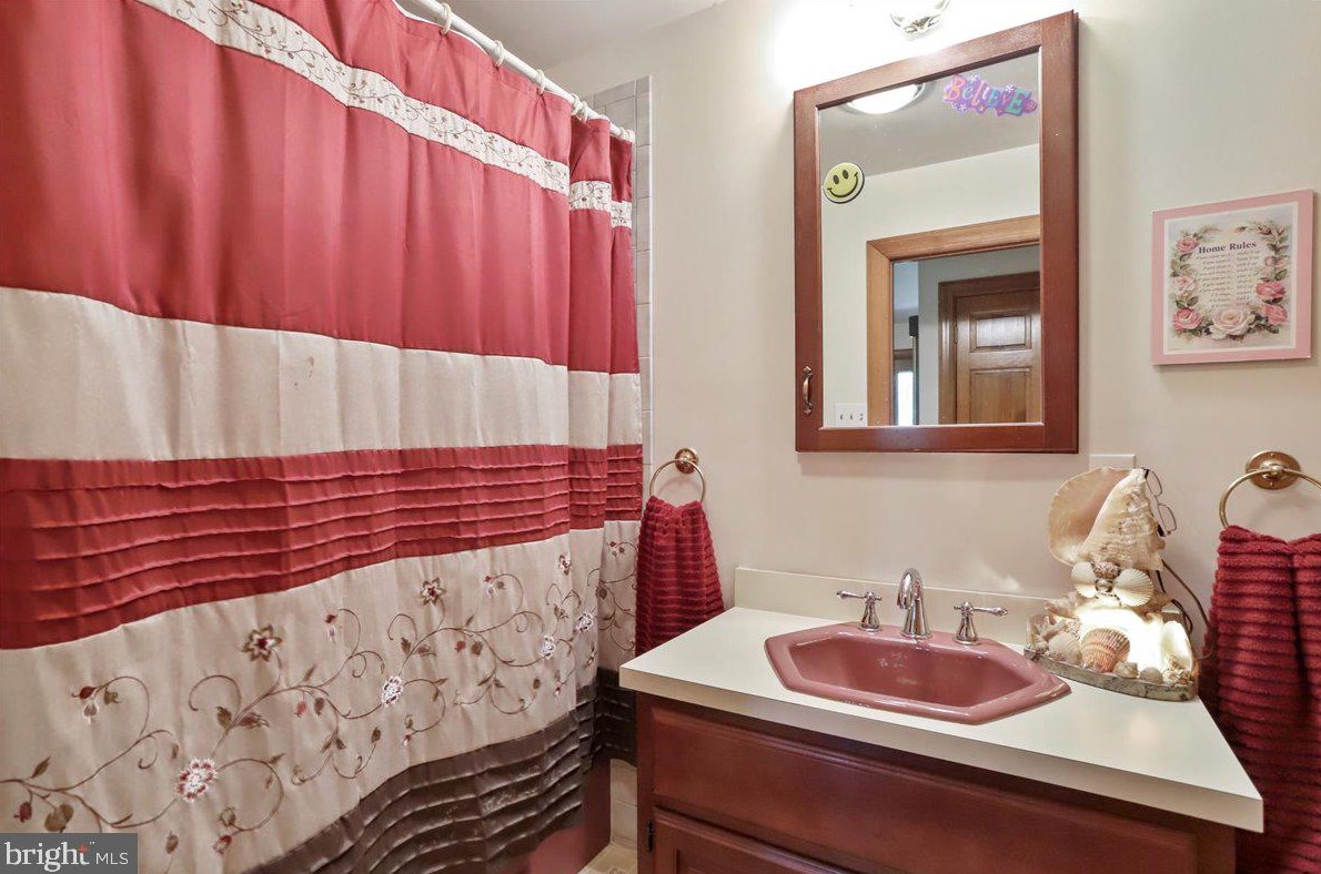 76 Windsor Dr, Charles Town WV 25414-2560 exterior