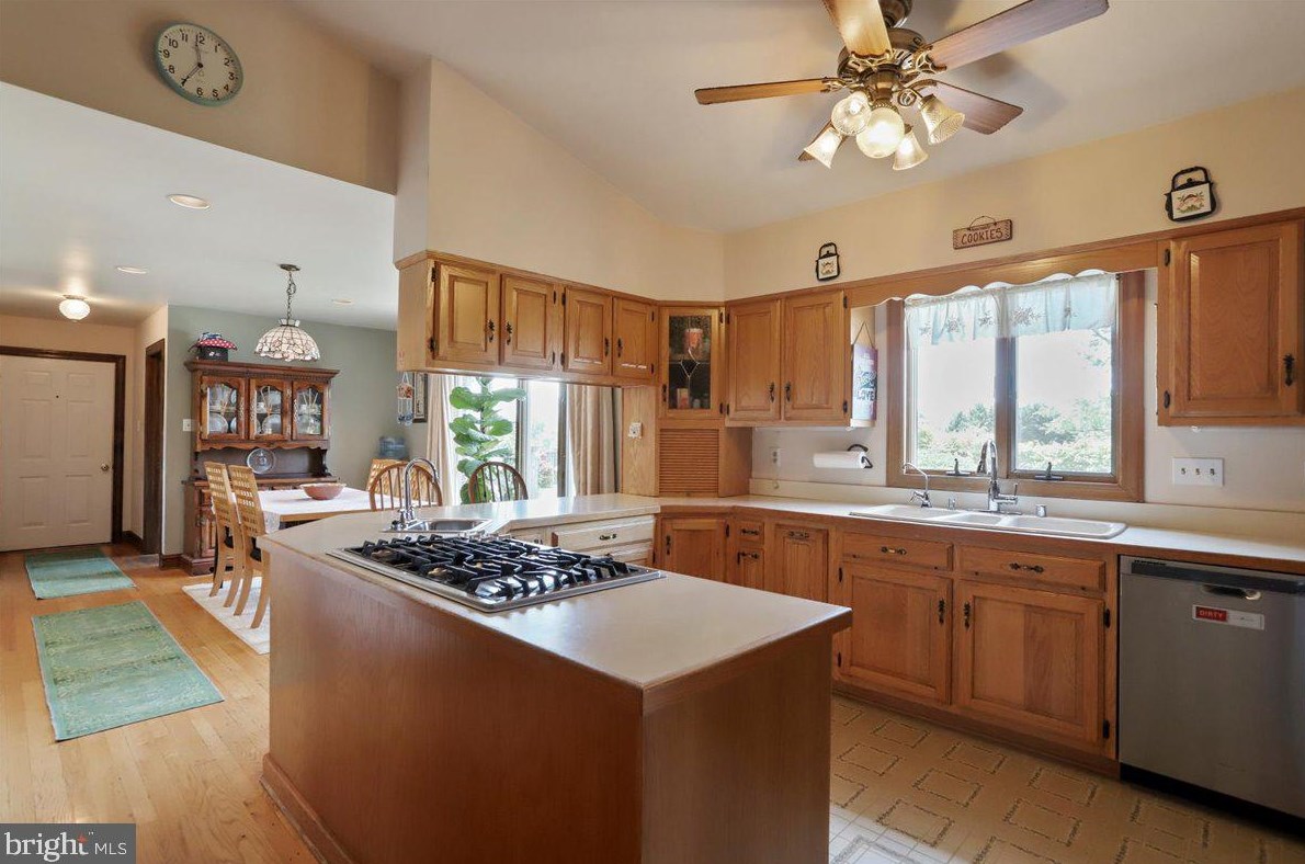 76 Windsor Dr, Charles Town WV 25414-2560 exterior