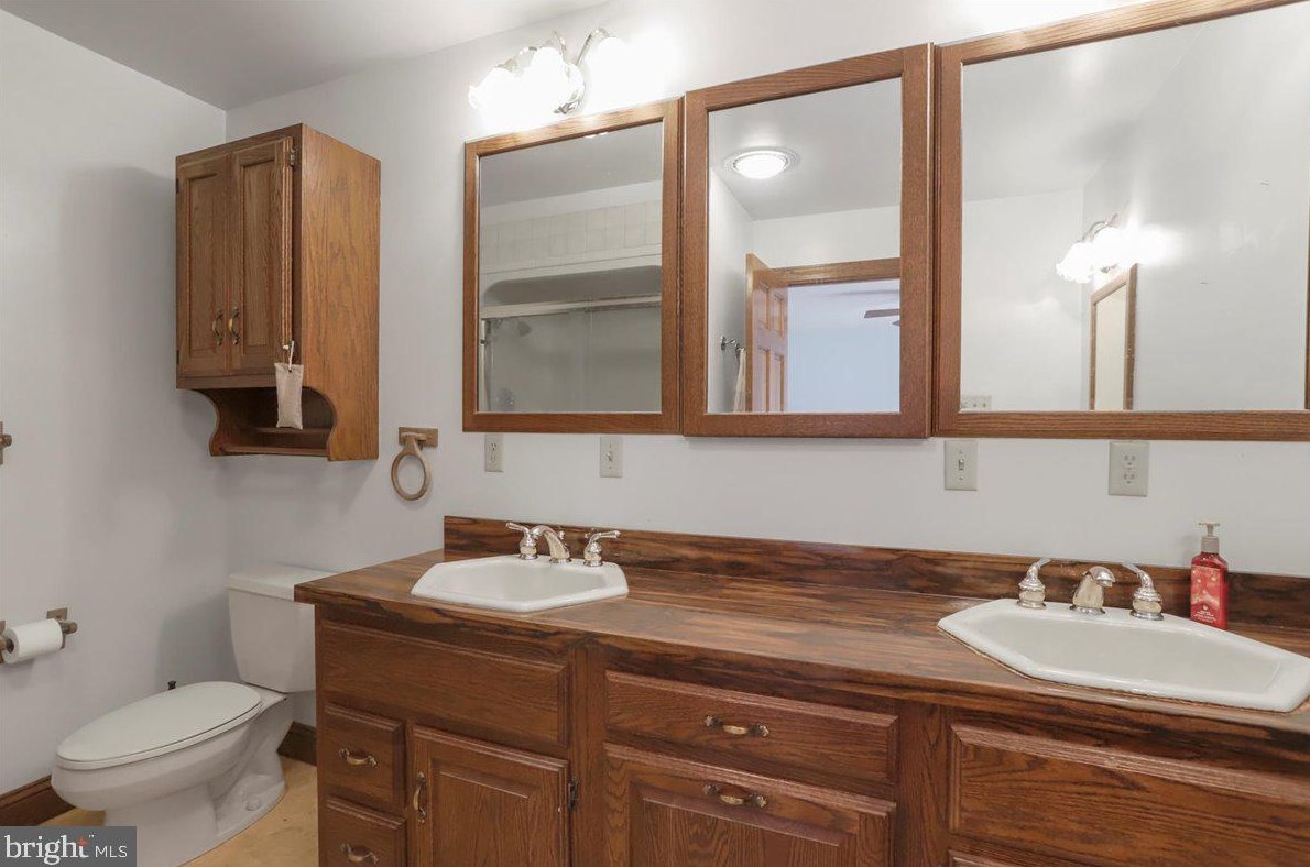 76 Windsor Dr, Charles Town WV 25414-2560 exterior