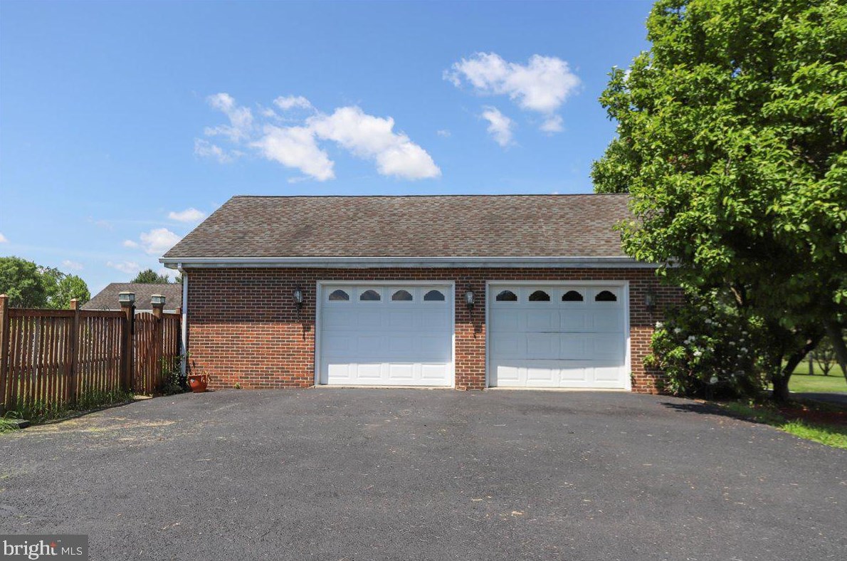 76 Windsor Dr, Charles Town WV 25414-2560 exterior