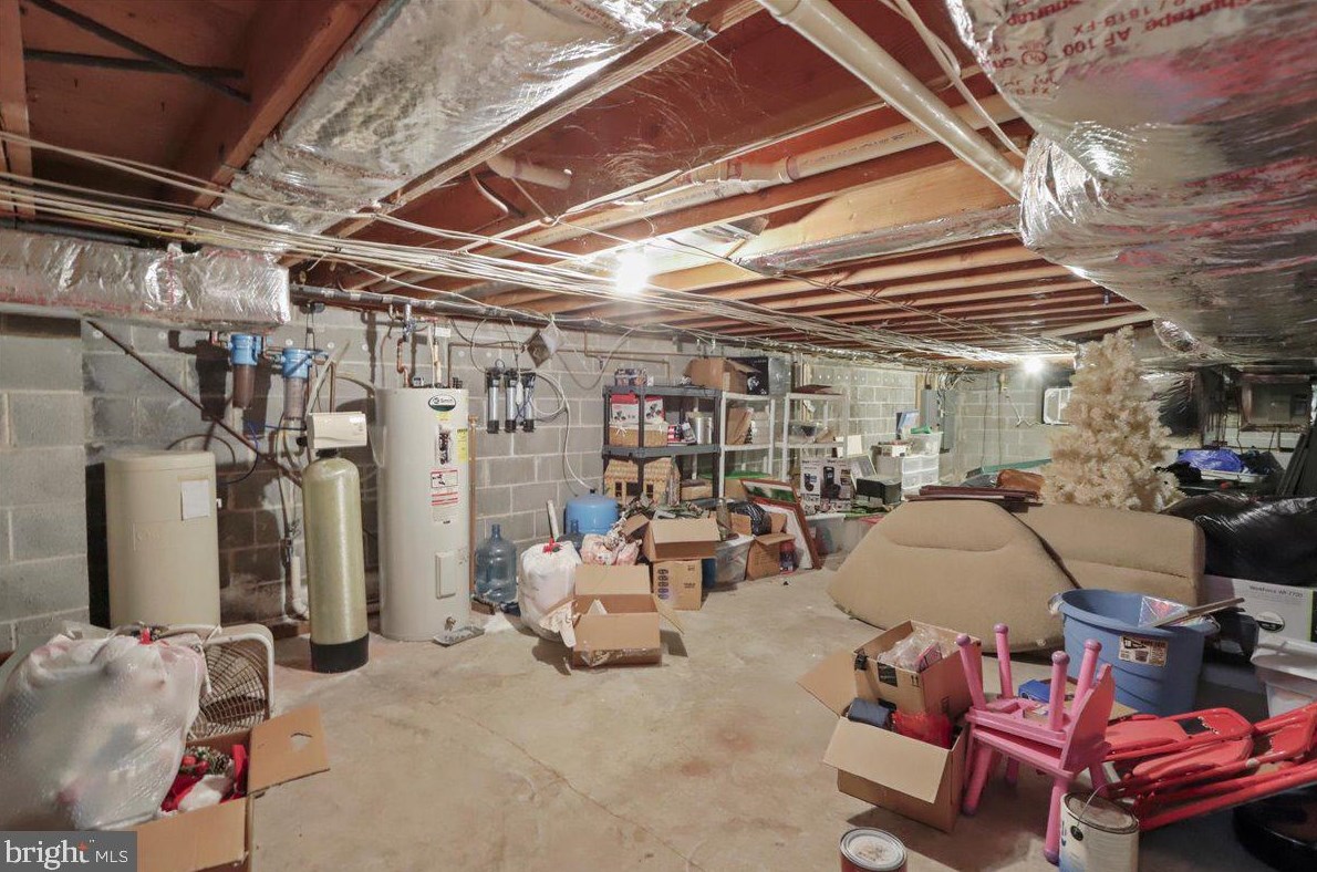 76 Windsor Dr, Charles Town WV 25414-2560 exterior