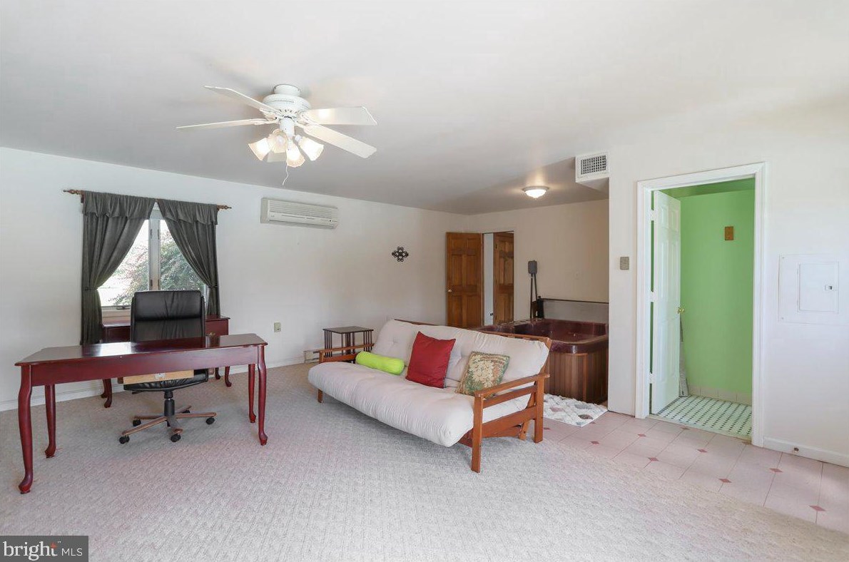 76 Windsor Dr, Charles Town WV 25414-2560 exterior