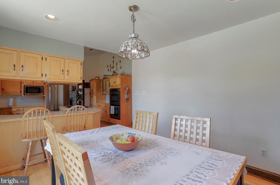 76 Windsor Dr, Charles Town WV 25414-2560 exterior